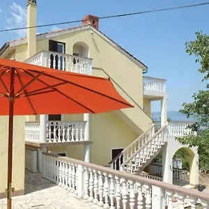  Apartment Hilltop